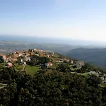 Discret, Apaisant, Calme Entre Et Montagne, Thermalisme