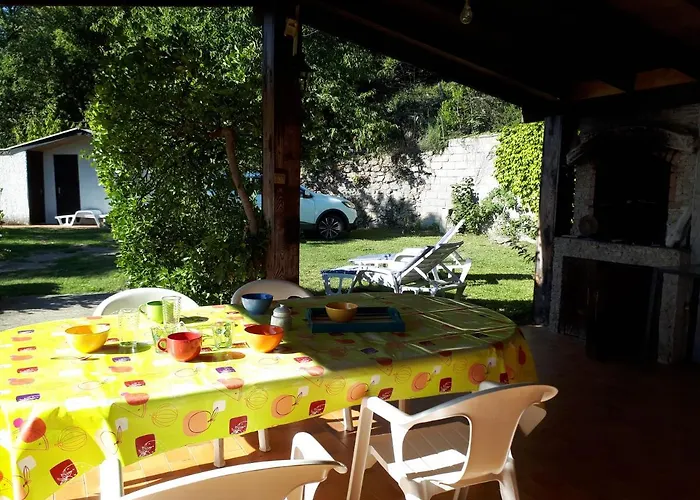 Discret, Apaisant, Calme Entre Et Montagne, Thermalisme *