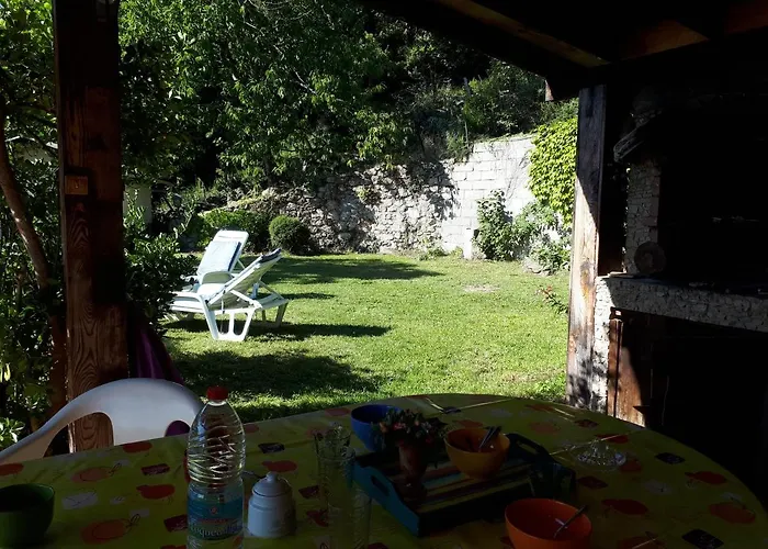 Discret, Apaisant, Calme Entre Et Montagne, Thermalisme *