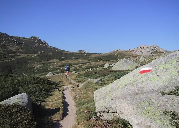 Discret, Apaisant, Calme Entre Et Montagne, Thermalisme בקתה