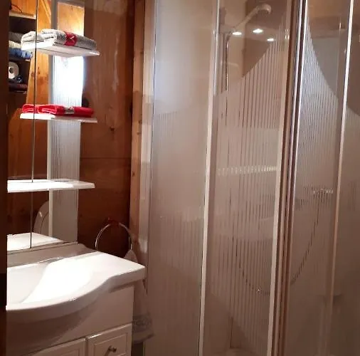 Discret, Apaisant, Calme Entre Et Montagne, Thermalisme Horská chata